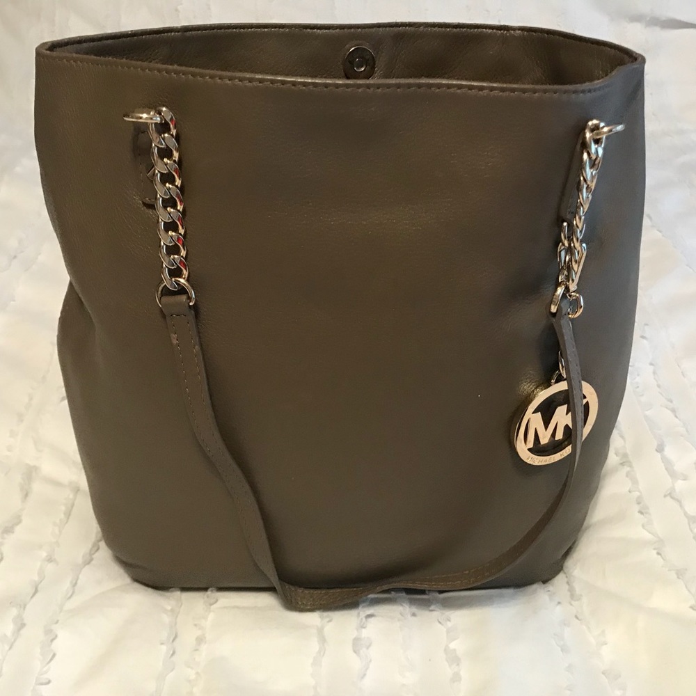 Michael Kors Taupe Shoulder Tote w gold link strap